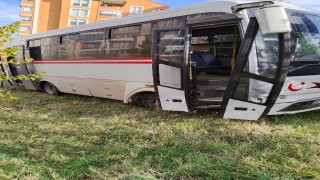 Edirne’de freni boşalan minibüs yoldan çıktı: 2 yaralı