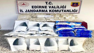 Edirne’de gümrük kaçağı 2 bin 730 süs eşyası ile 43 dondurulmuş deniz ürünü ele geçirildi