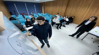 Edirne’de lisans mezunu gönüllü polislerden, çocuklara eğitim desteği