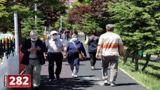 Trakya'da 65 yaş ve üstü vatandaşlar sokağa çıkarak bayramın keyfini yaşadı