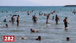 Tekirdağ'da sıcaktan bunalanlar sahillerde serinlemeye çalıştı