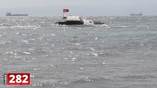 Tekirdağ'da karaya oturan teknedeki 3 kişi sahil güvenlik ekiplerince kurtarıldı