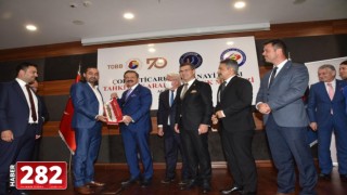 Çorlu'da tanınmış iş insanlarından Görkem Bardak TOBB Başkanı Rifat Hisarcıklıoğlu'nuÇorlu için yeni kazandıracağı yatırımların açılışına davet etti.