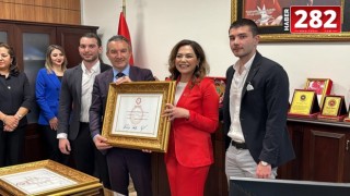Tekirdağ’ın ilk kadın belediye başkanı Yüceer, mazbatasını aldı