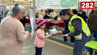 Tekirdağ'da trafik uygulamasında çocuklara kitap hediye edildi