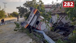 Tanker evlerine çarptı; bomba patlaması ya da deprem olduğunu sandılar